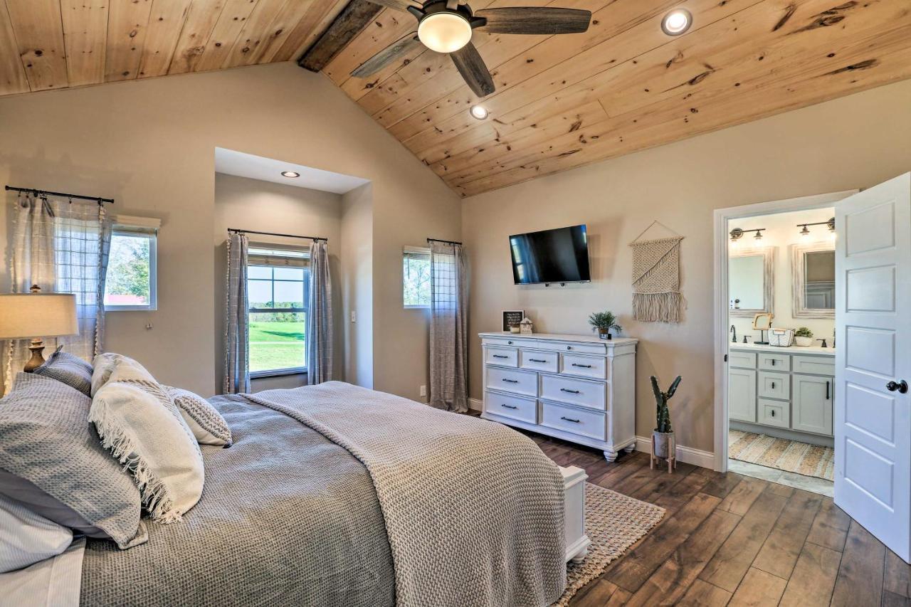Chic Williamstown Retreat With Pool And Hot Tub! Villa Exterior foto