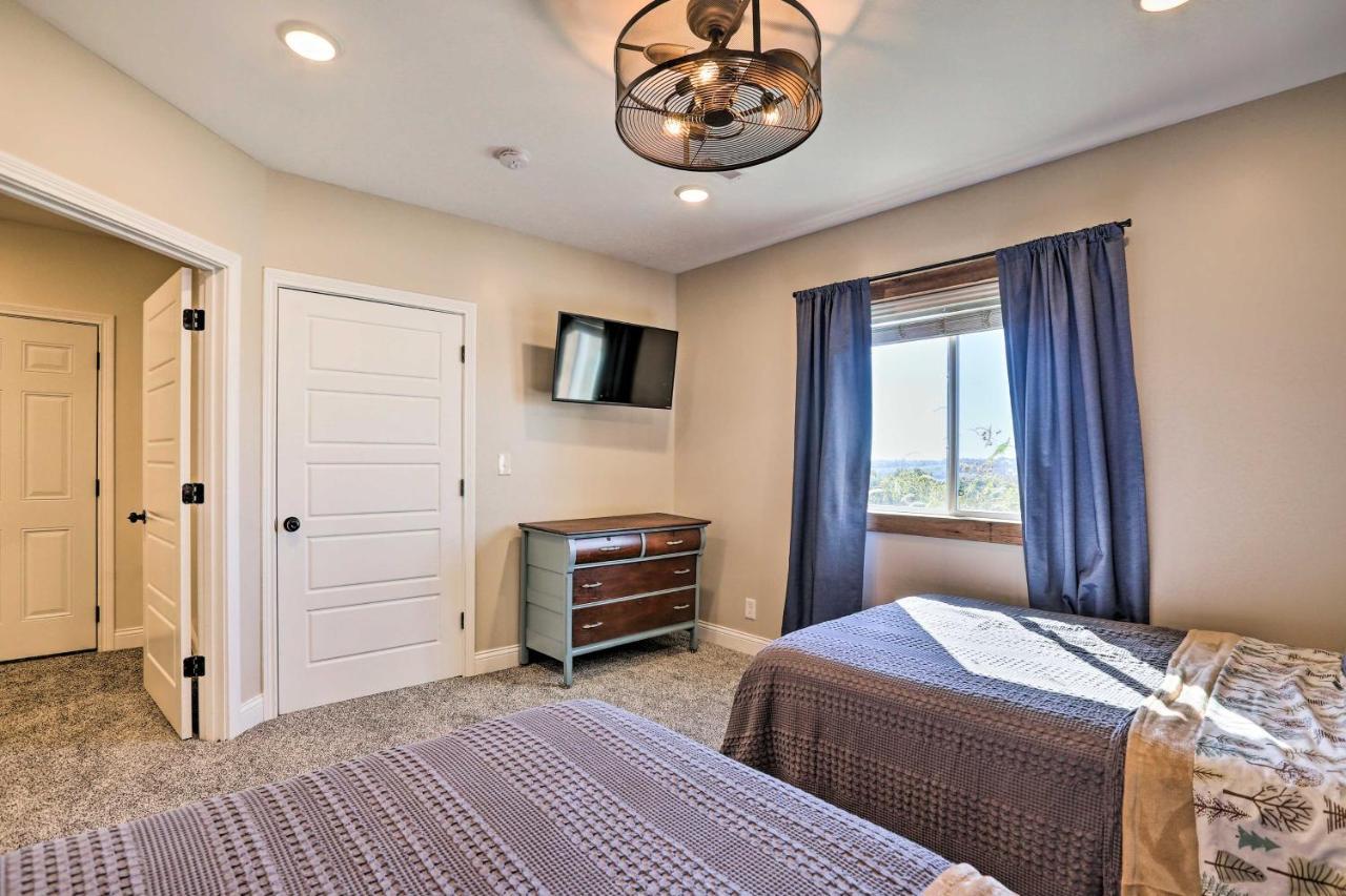 Chic Williamstown Retreat With Pool And Hot Tub! Villa Exterior foto