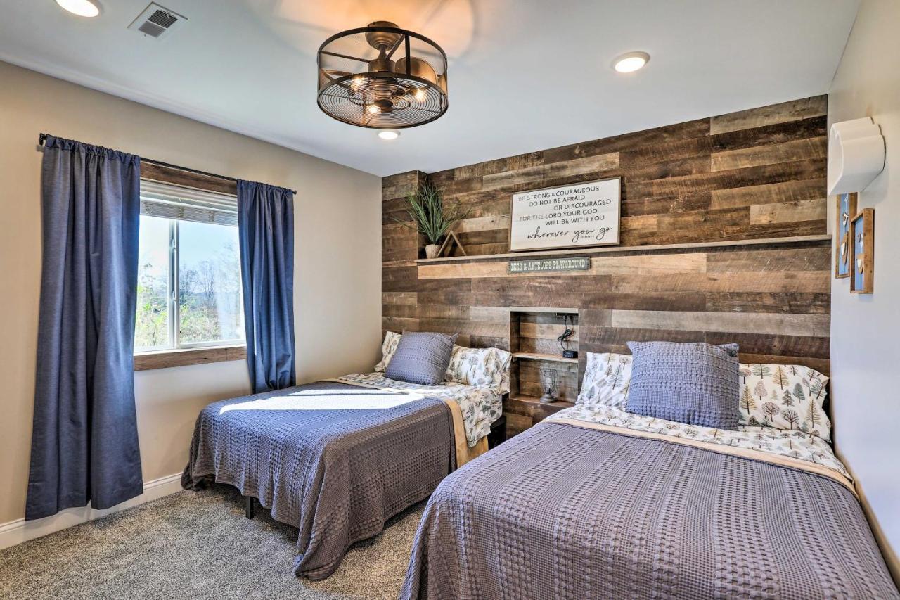 Chic Williamstown Retreat With Pool And Hot Tub! Villa Exterior foto
