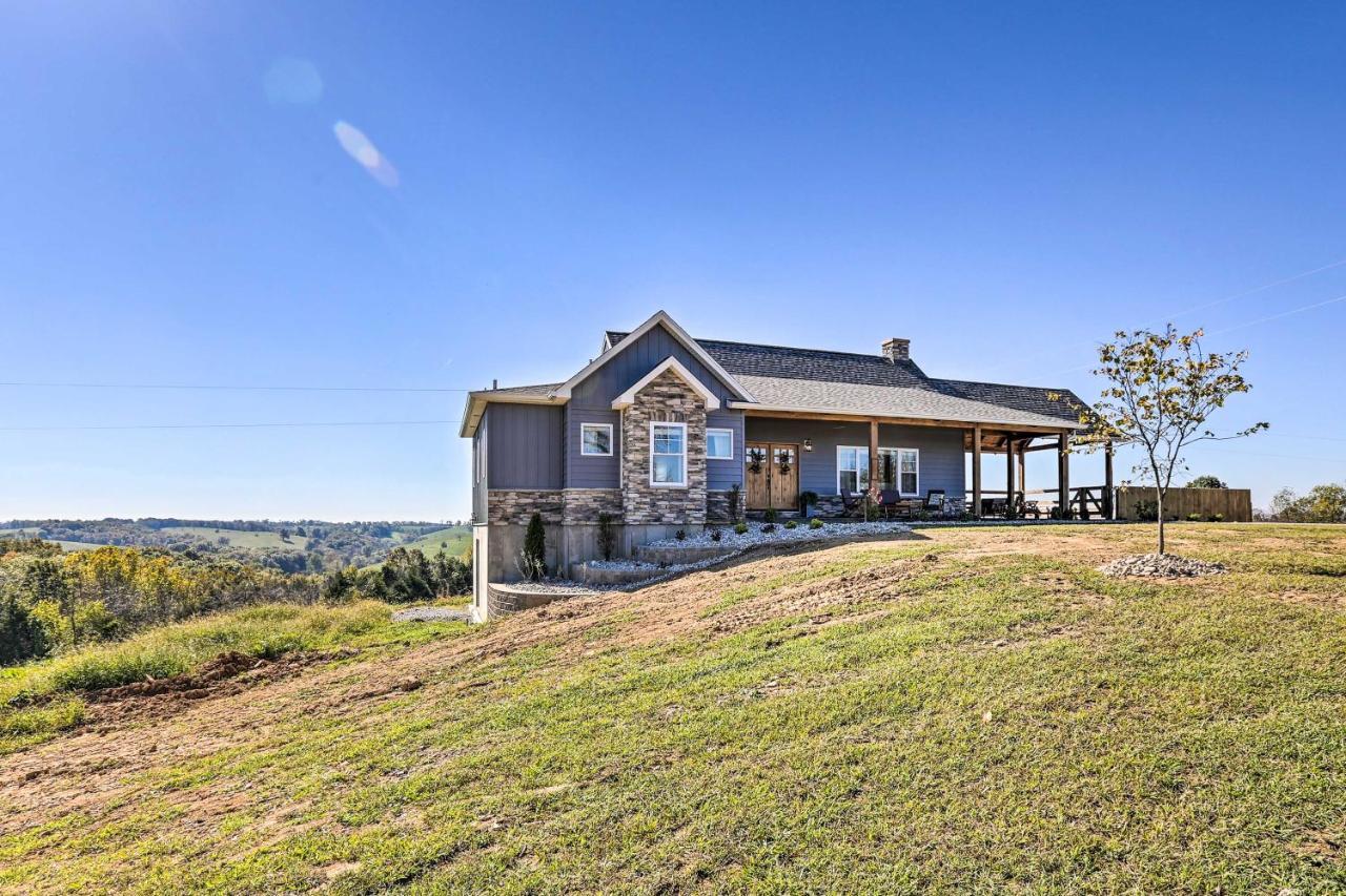 Chic Williamstown Retreat With Pool And Hot Tub! Villa Exterior foto