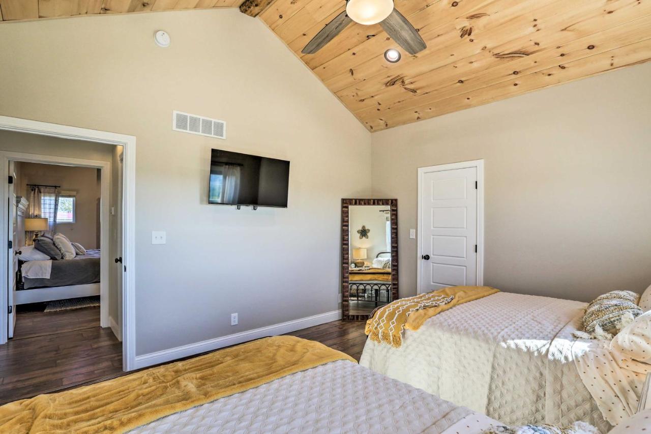 Chic Williamstown Retreat With Pool And Hot Tub! Villa Exterior foto