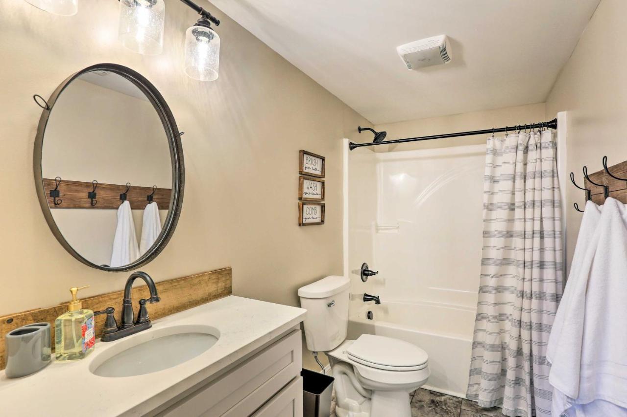 Chic Williamstown Retreat With Pool And Hot Tub! Villa Exterior foto