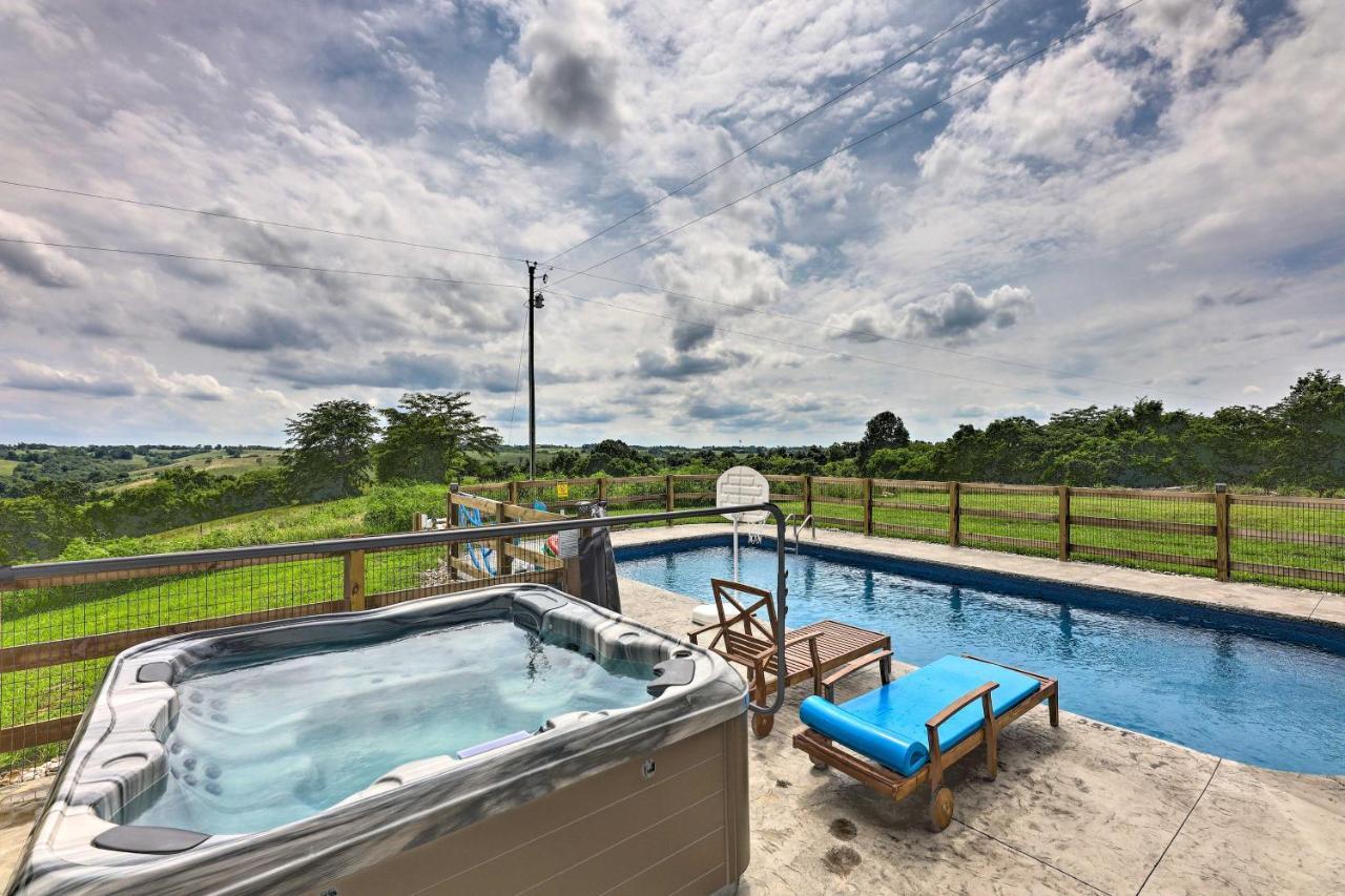 Chic Williamstown Retreat With Pool And Hot Tub! Villa Exterior foto