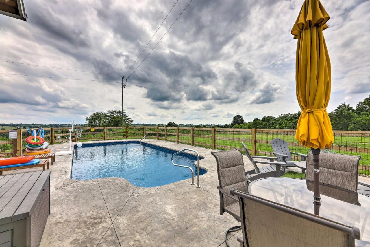 Chic Williamstown Retreat With Pool And Hot Tub! Villa Exterior foto