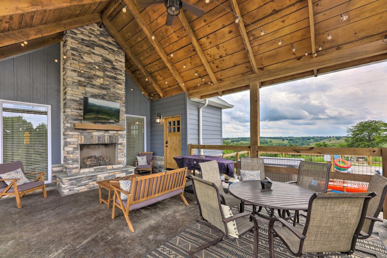 Chic Williamstown Retreat With Pool And Hot Tub! Villa Exterior foto