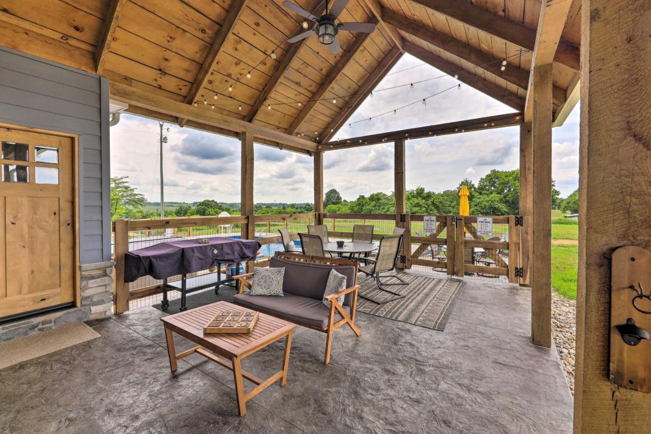 Chic Williamstown Retreat With Pool And Hot Tub! Villa Exterior foto