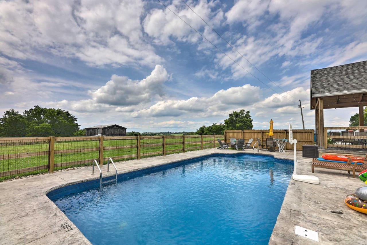 Chic Williamstown Retreat With Pool And Hot Tub! Villa Exterior foto